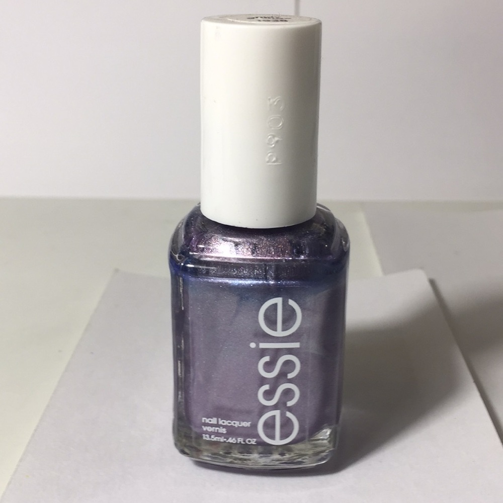 Essie nail polish || girly grunge